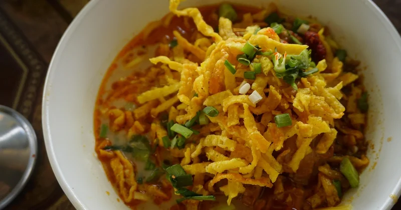 Pâte de curry, poudre, lait de coco : le tableau des substitutions
